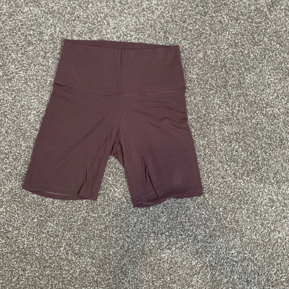 Aritzia bike shorts